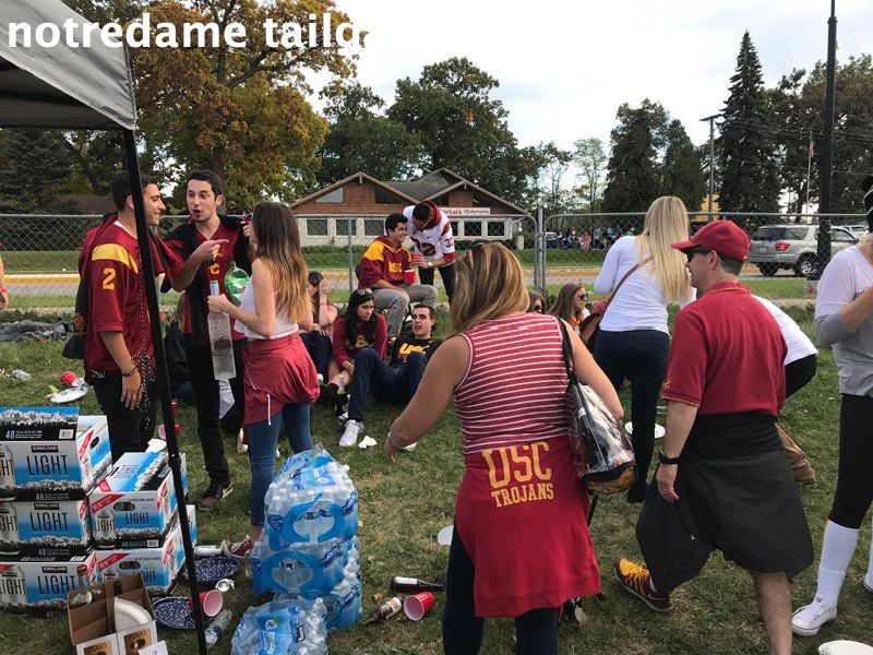 chicago-notre-dame-tailgatebusrentals-notre-dame-tailgatechicago-notre-dame-tailgatebusrentals-notre-dame-tailgateimg_1452_08 