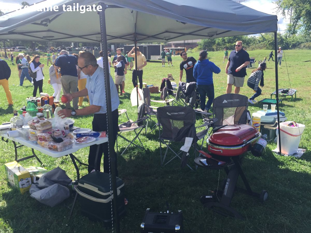 tailgate-set-up-notre-dame4_21712523364_o-3000w 