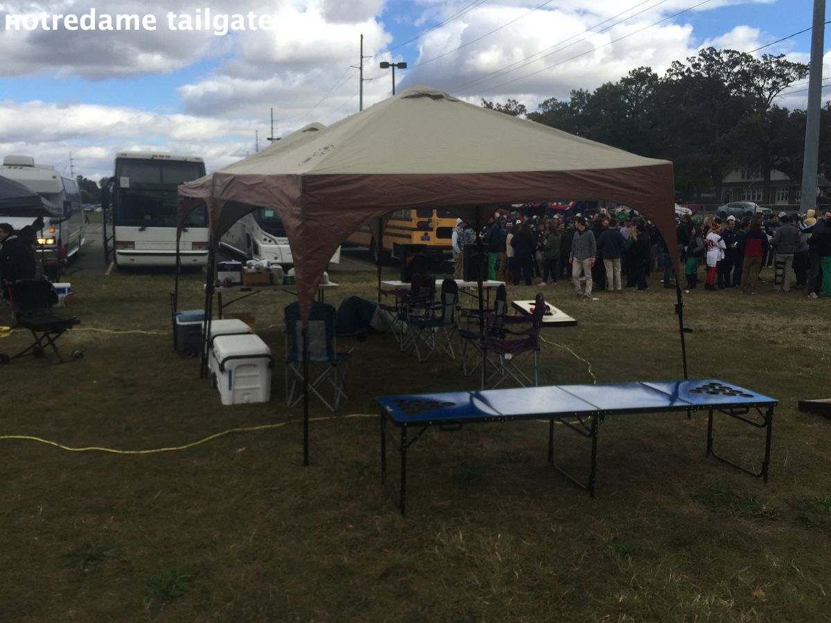 tailgate-set-up-notre-dame_22345892441_o-3000w 