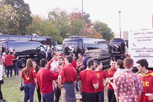 chicago-notre-dame-tailgatebusrentals-notre-dame-tailgate_mg_7212_02-800w