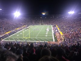 chicagobusrentals-notredame-tailgateimg_2507_22345888521_o-3000w